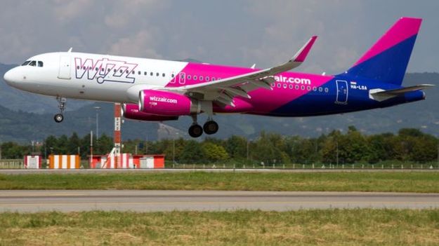 Wizz Air с 3 по 20 августа отменит часть рейсов из Киева по 17 направлениям.