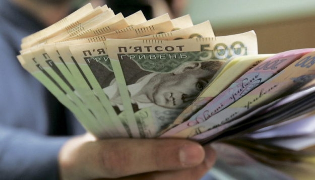 Київська місцева прокуратура №6 проводить розслідування щодо працівників Укрсоцбанку та Райффайзен Банку Аваль у зв'язку з переведенням у готівку на загальну суму понад 126,7 млн грн.