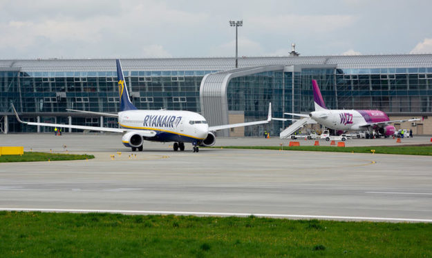 Ryanair ввел специальные «спасательные» цены (rescue fare) на авиабилеты из Киева по цене от 24,99 евро в одну сторону, чтобы помочь пассажирам отмененных рейсов Wizz Air.