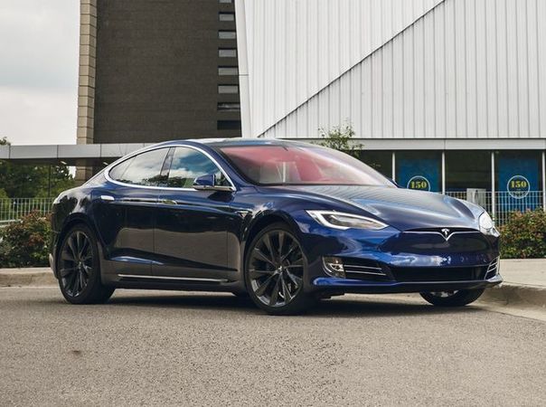 Tesla вирішила вкотре видозмінити лінійку автомобілів і прибрати з продажу «зайві» конфігурації.