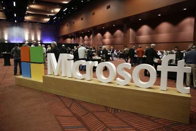 Корпорация Microsoft резко увеличила чистую прибыль и выручку в прошлом финансовом году и ожидает роста показателей более чем на 10% в текущем фингоду.