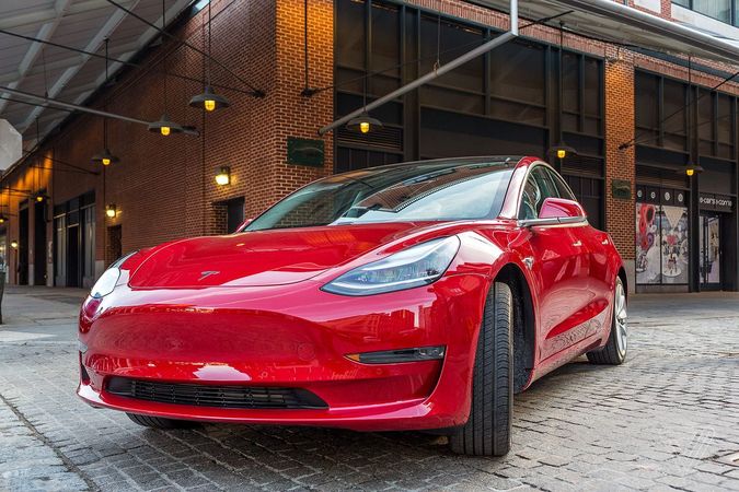 Американская компания Tesla по итогам II квартала 2019 года зафиксировала убытки в размере более 408 миллионов долларов, передает Униан.