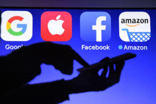 Президент Франции Эмманюэль Макрон подписал закон, который вводит в стране налог в 3% для цифровых гигантов вроде Facebook и Amazon.