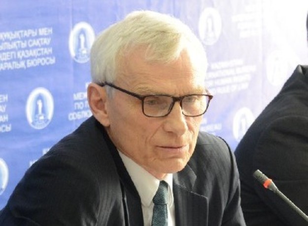 Должность бизнес-омбудсмена Украины займет Марчин Свенчицкий, который сейчас является членом польского парламента, а ранее занимал пост мэра Варшавы.