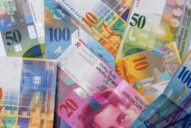 Швейцарский франк достиг самого высокого уровня относительно евро с 2017 года, когда президент США Дональд Трамп усилил торговое напряжение с Китаем и подпитал спрос на валюты «тихой гавани».