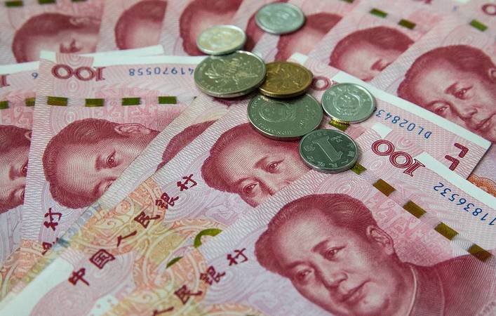 Народний банк Китаю знизив у середу курс женьміньбі (офіційна назва китайської валюти) на 313 базисних пунктів, до 6,9996 юаня за 1 долар.