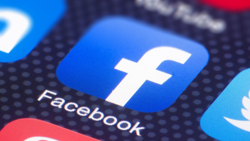 Компанія Facebook запропонувала декільком американським ЗМІ три мільйони доларів на рік за ліцензію на розміщення їх вмісту у новому розділі соціальній мережі.