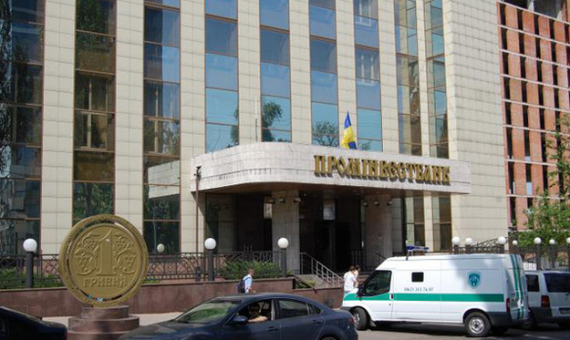 Альфа-банк (Київ) та інші великі гравці на банківському ринку не мають наміру брати участь в аукціоні з продажу акцій ПАТ «Промінвестбанк», з огляду на те, що його проведення суперечить європейським санкціям.