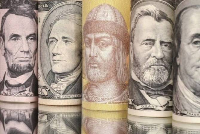 На сайте президента зарегистрировали петицию с просьбой провести в Украине денежную реформу и заменить гривну на доллар как национальную валюту.