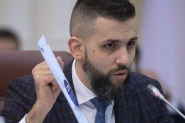 Глава Государственной таможенной службы Украины (ГТС) Максим Нефьодов предлагает сообщать ему лично о случаях вымогательства, «договорняках», скрытом бизнесе таможенников.