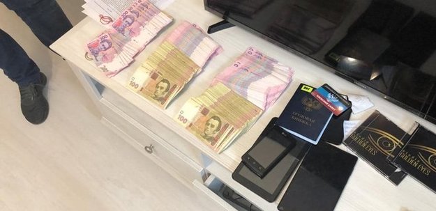 Служба безопасности Украины задержала в Киеве членов группы так называемых «черных» регистраторов, которые нанесли государству убытков на сумму 1,5 млрд грн.