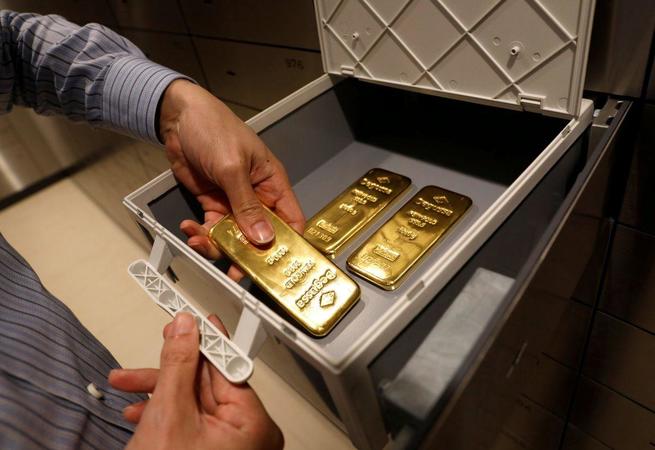 На мировом рынке за последние три года, пока растут цены на золото, появились контрафактные слитки на сумму не менее 50 миллионов долларов.