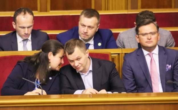 Верховна Рада 9 скликання на першому засіданні призначила нових міністрів в уряд прем‘єра Олексія Гончарука.