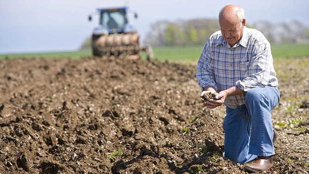 Кабмин намерен создать специальный фонд для компенсации процентной ставки по кредитам фермерам для покупки земли после отмены моратория на продажу земельных участков сельскохозяйственного назначения.