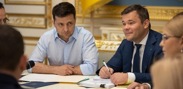 Андрей Богдан и его заместители в августе начали получать зарплату в Офисе президента, она оказалась выше, чем у главы государства.