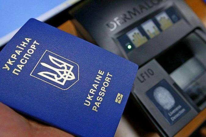 Банкірам дозволили обслуговувати українців при пред'явленні закордонного паспорта.