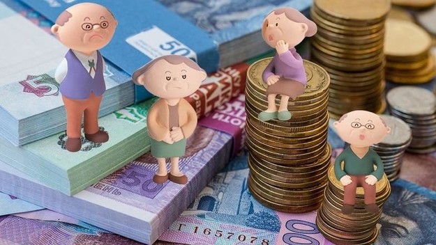 Розмір пенсії за віком залежить від тривалості страхового стажу та розміру офіційної заробітної плати, з якої вираховувалися внески в Пенсійний фонд України.