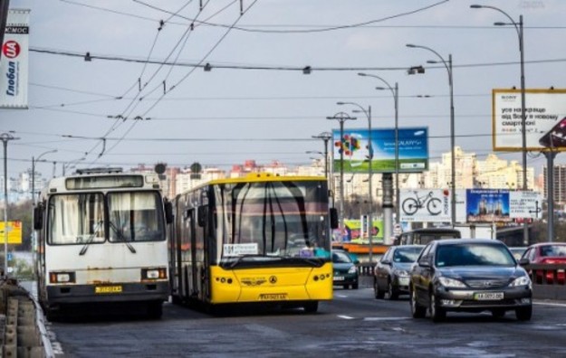 З 1 листопада в Києві планується припинити продаж паперових квитків в наземному транспорті, а в метрополітені – жетонів та зелених безконтактних карт.