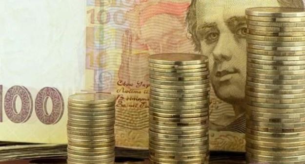 Объем наличных денег в обороте вне банковской системы Украины за август сократился на 0,5% — до 355,7 миллиарда гривен.