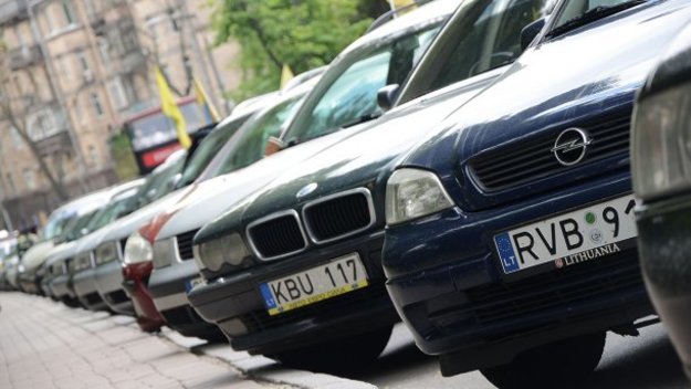 Верховная рада отложила введение штрафов за нерастаможенные автомобили на иностранной регистрации, так называемые «евробляхи», еще на 3 месяца.