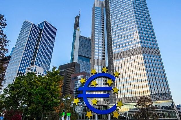 Европейский центральный банк по итогам заседания снизил ставку по депозитам до рекордного показателя и с ноября возобновит программу количественного смягчения.