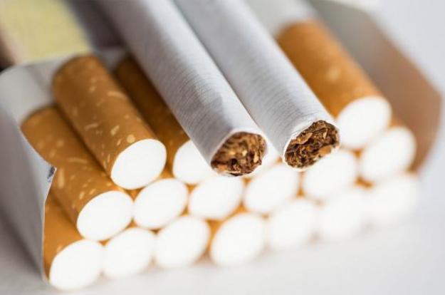 Специфічна ставка акцизу на сигарети з фільтром і без фільтра в 2020 році зросте на 20% — з 756 грн до 907,2 грн за 1000 штук.