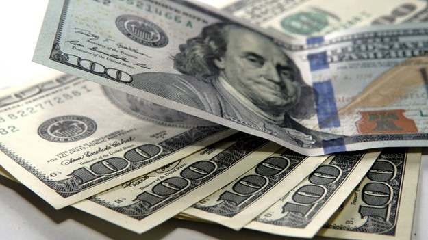 К закрытию межбанка американский доллар в покупке подорожал на 6 копеек, в продаже — на 8 копеек.