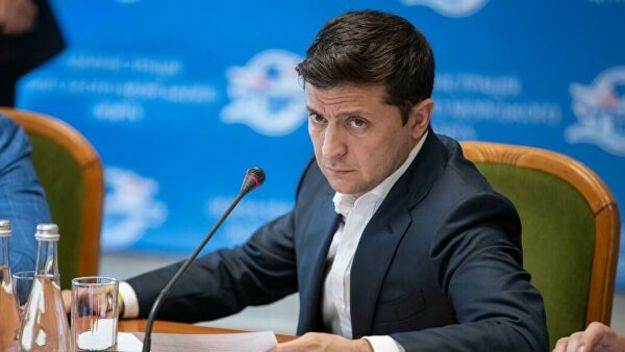 Президент Владимир Зеленский подписал закон об отсрочке штрафов для владельцев «евроблях».