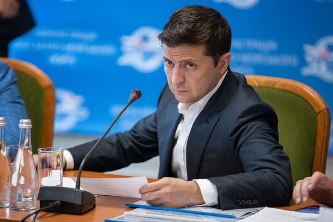 Президент Владимир Зеленский призвал украинцев сообщать о фактах коррупции в Национальное антикоррупционное бюро Украины.
