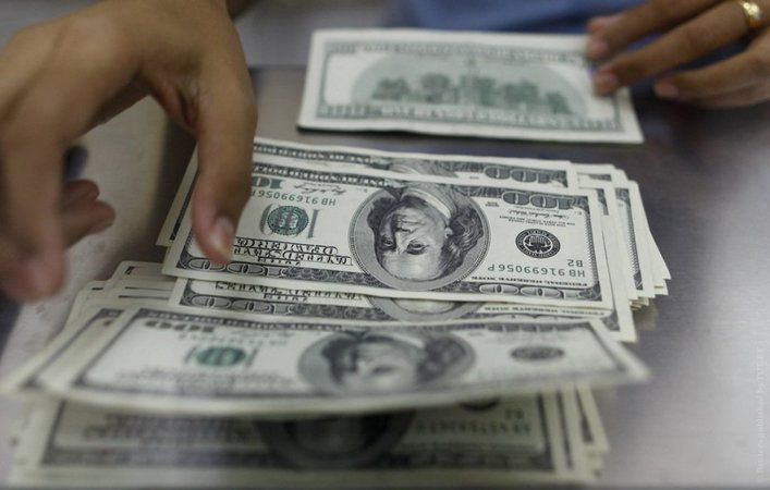 Национальный банк в период с 23 по 27 сентября увеличил покупку валюты на межбанковском валютном рынке на 29% до 348,2 млн долларов по сравнению с предыдущей неделей.