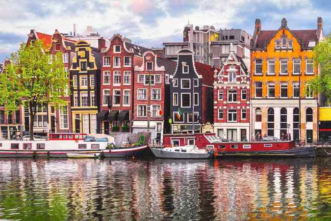 Городские власти Амстердама планируют повысить туристический налог, который станет крупнейшим в Европе.