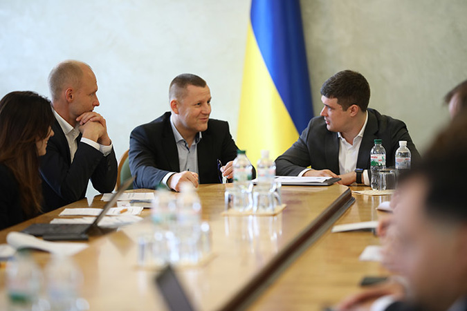 4 жовтня Приватбанк та міністерство цифрової трансформації України підписали меморандум про співпрацю, який дозволяє об'єднати зусилля цифрового відомства і найбільш інноваційного банку для розвитку і підтримки доступних, прозорих, безпечних і найменш