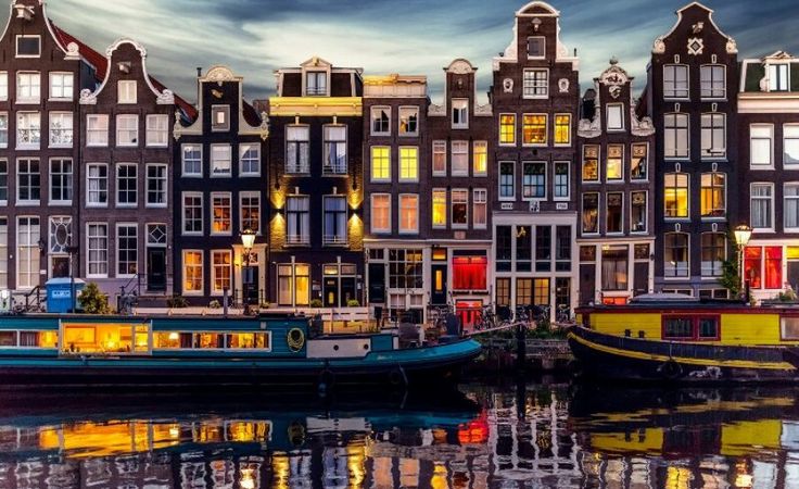 С начала 2020 года за каждую ночь в гостинице в Амстердаме туристам придется платить вдобавок к 7% от общего счета за проживание еще и 3 евро туристического налога.