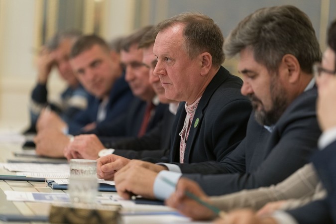 Президент Владимир Зеленский обсудил с представителями аграрной отрасли вопросы внедрения рынка сельхозземли и проведения земельной реформы.