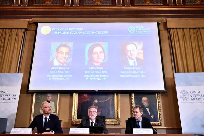 Нобелівський комітет присудив премію Шведського національного банку пам'яті Альфреда Нобеля з економіки Абхіджіту Банерджі, Естер Дюфло і Майклу Кремеру.