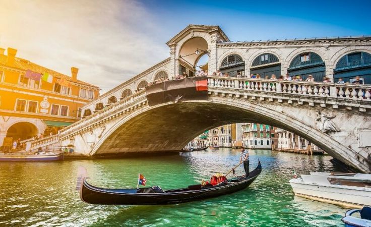Венеція з 1 липня 2020 року введе новий туристичний збір — туристи, які прибувають в місто без ночівлі, змушені будуть платити від 3 до 10 євро.