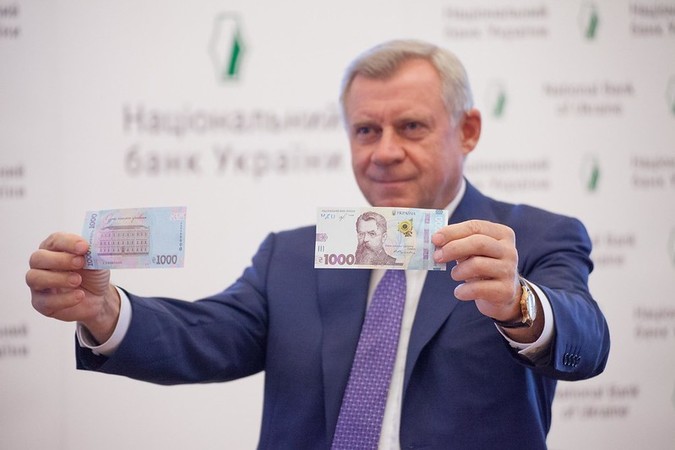 З 25 жовтня 2019 року Нацбанк вводить у готівковий обіг банкноту нового найвищого номіналу – 1 000 гривень.