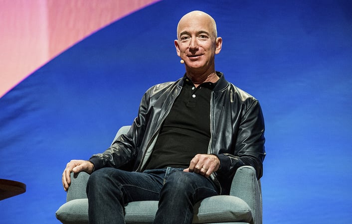 Самый богатый человек мира, основатель и глава компании Amazon Джефф Безос за сутки потерял около $7 млрд на фоне падений акций компании.