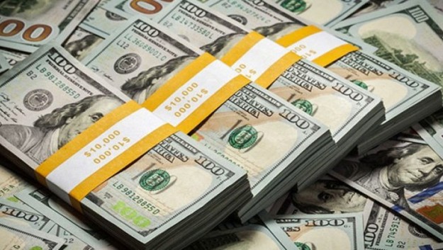 К закрытию межбанка американский доллар в покупке подешевел на 12 копеек, в продаже на 13 копеек.