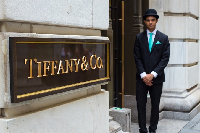 Найбільший французький виробник предметів розкоші холдинг LVMH зробив пропозицію про поглинання міжнародної ювелірної компанії Tiffany.