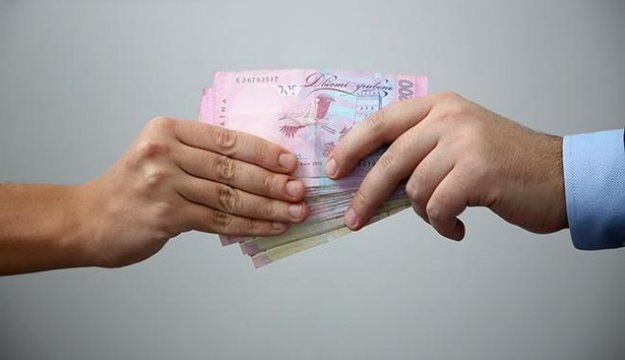В Национальном банке прокомментировали задержание главного юрисконсульта НБУ на взятке в $15 000, о котором ранее сообщили в киевской прокуратуре.