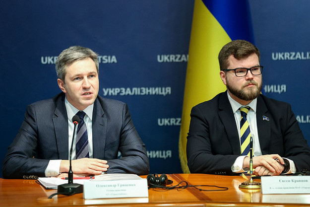 Одного із членів правління Укрексімбанку затримали співробітники Служби безпеки України за дорученням Генпрокуратури, зараз він в СІЗО.