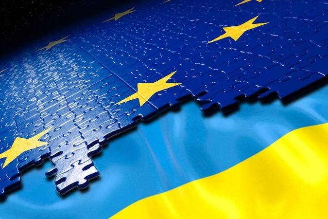 Європейський Союз з 2014 року надав Україні 15 мільярдів євро і має намір продовжувати фінансову підтримку по мірі реалізації реформ у країні.