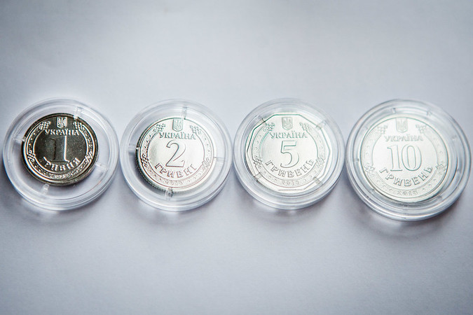 Національний банк вводить в обіг монети номіналом 5 та 10 гривень, які поступово замінять паперові банкноти.