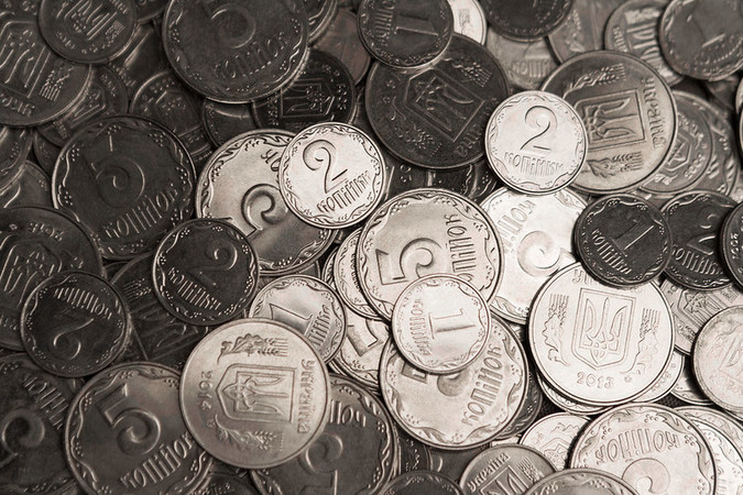 Национальный банк Украины вывел из обращения 55,7 млн монет номиналом 1,2 и 5 копеек, которые перестали быть платежным средством 1 октября 2019 года.