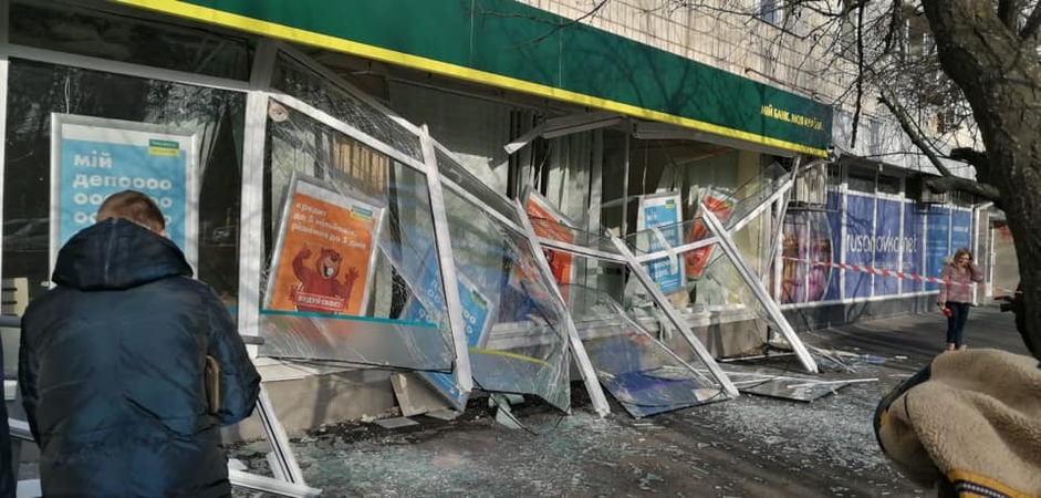 Предправления Ощадбанка Андрей Пышный прокомментировал взрыв в отделении банка в Киеве, который произошел утром 30 ноября.
