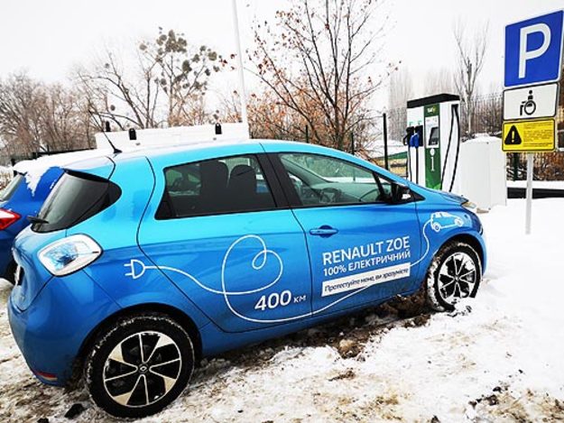 С января по ноябрь текущего года в Украину было ввезено и зарегистрировано 6958 автомобилей, работающих исключительно на электротяге, сообщает Укравтопром.