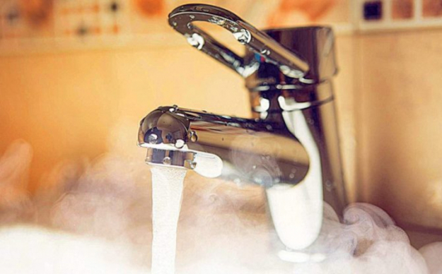 Кабінет міністрів на засіданні у середу затвердив правила постачання гарячої води — відтепер гаряча вода повинна подаватись споживачам не нижче 50 градусів Цельсія і не вище, ніж 75 градусів Цельсія.