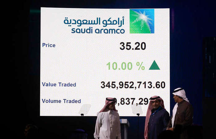 Акции нефтяной госкомпании Saudi Aramco выросли на 10% в ходе дебютных торгов на саудовской бирже Tadawul.