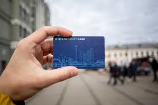 В приложении Kyiv Smart City появилась возможность купить месячный абонемент на парковку на любой из муниципальных площадок Киева.